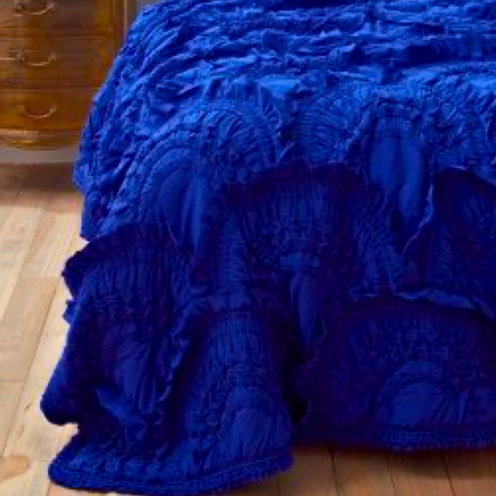 SOLD!!!Anthropologie Rivulets King Quilt Set - Picture 5 of 14
